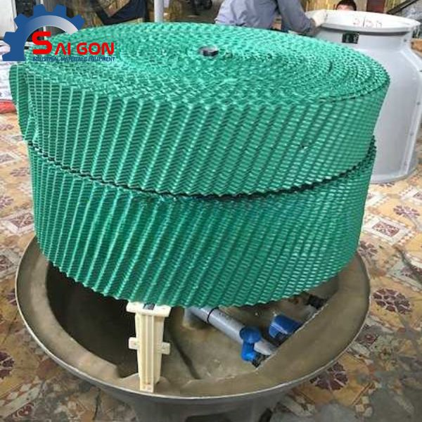 Lắp đặt tấm tản nhiệt cho tháp giải nhiệt tròn