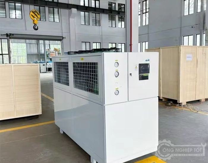 Hình ảnh máy chiller giải nhiệt gió